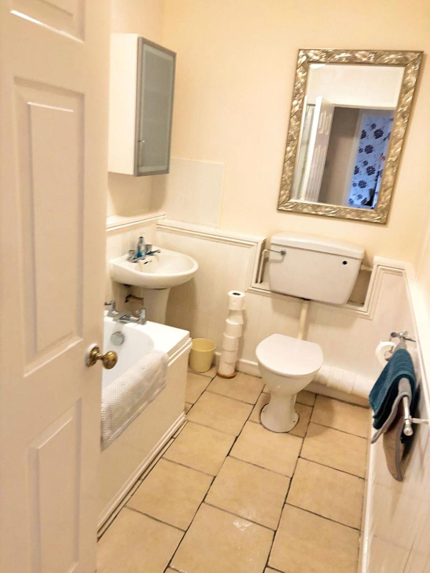Doncaster - Boswell - Large Balcony Apartment - 2 Double Beds - 2 Bedrooms - Close To Town & Racecourse - Off Street Parking 2 Cars - Fast Wifi Eksteriør bilde